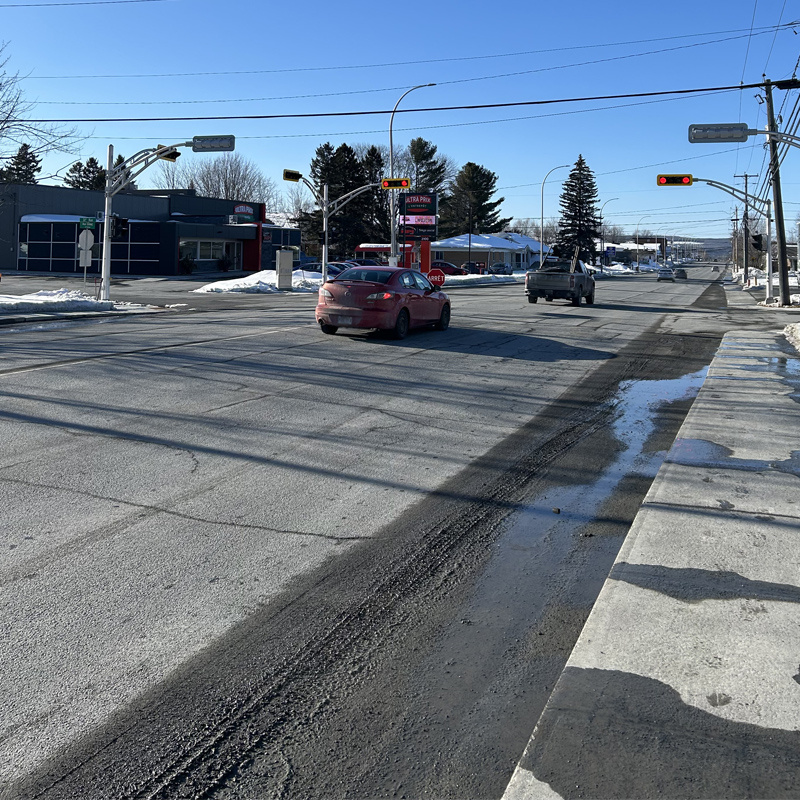 Les feux de circulation à l’intersection du boulevard Dionne et de la 32e Rue sont en fonction